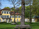 English: The Castle Suresnes in Munich. It is now a part of the catholic academy in bavaria. View from the academy side. Deutsch: Schloss Suresnes in München. Es ist Teil der Katholischen Akademie in Bayern. Blick von der Seite der Akademie.