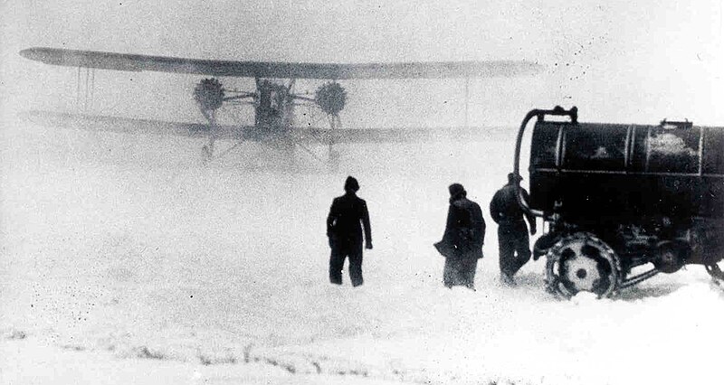 File:Keystone B-6 twin-engine airmail plane in snow storm, 1920.jpg