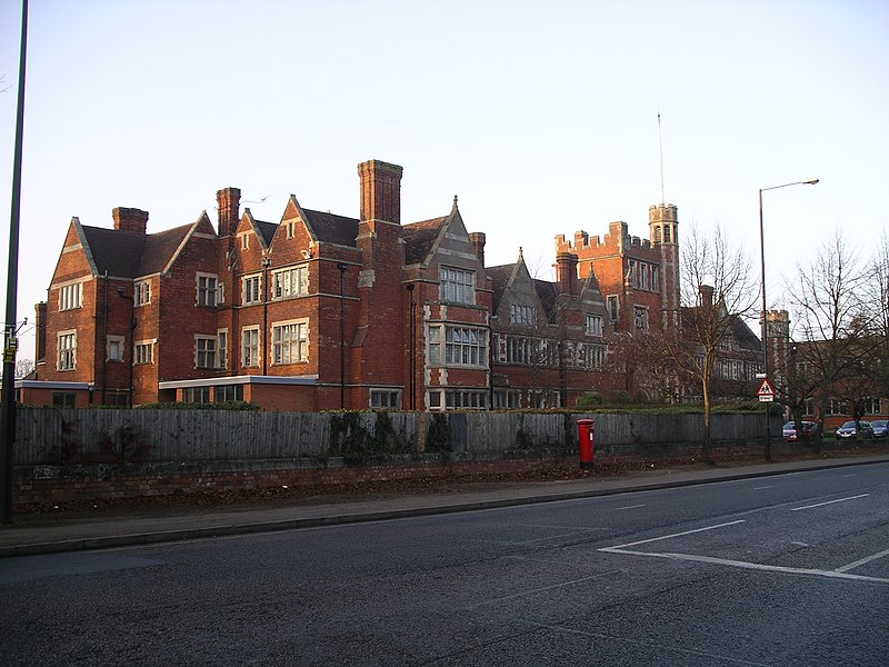 File:King henry VIII school in coventry 19d07.JPG