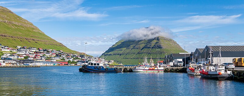 File:Klaksvík harbour.jpg