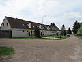 Čeština: Statek v Kněžičkách. Okres Nymburk, Česká republika. English: Farm in Kněžičky village, Nymburk District, Czech Republic.