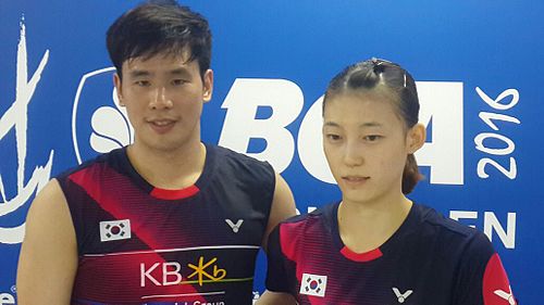 Kim Ha-na (right) with her partner in mixed doubles Ko Sung-hyun (June 2016).