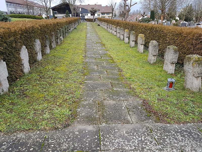 File:Kriegerdenkmale im Friedhof Tauberbischofsheim - 6.jpg