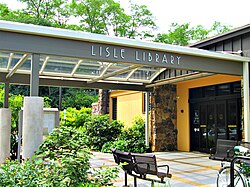 Auvent d'entrée du quartier des bibliothèques de Lisle.