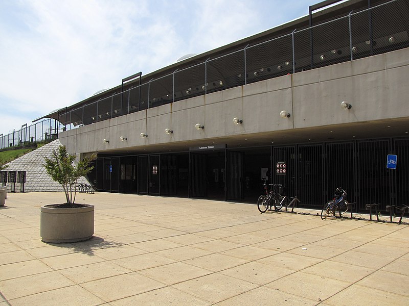 File:Landover station exterior.jpg