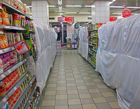 Tập_tin:Leavened_foods_concealed_behind_plastic_at_Jerusalem_supermarket_during_Passover.jpg