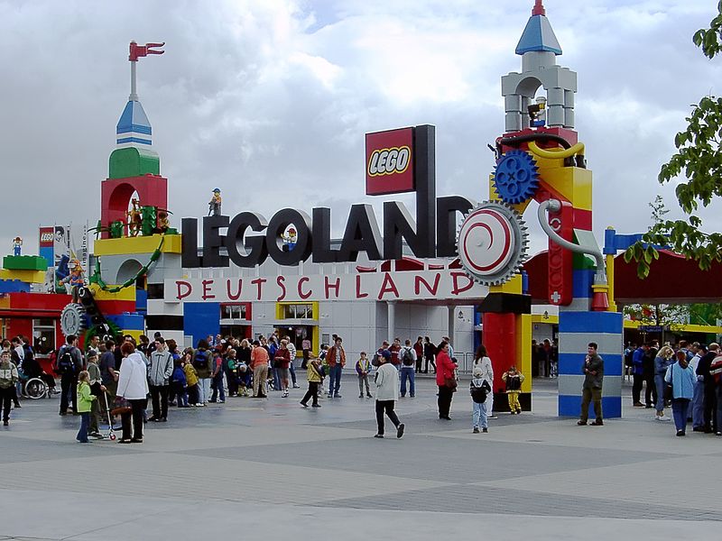 Die Merlin Entertainments Group 800px-Legoland_Deutschland