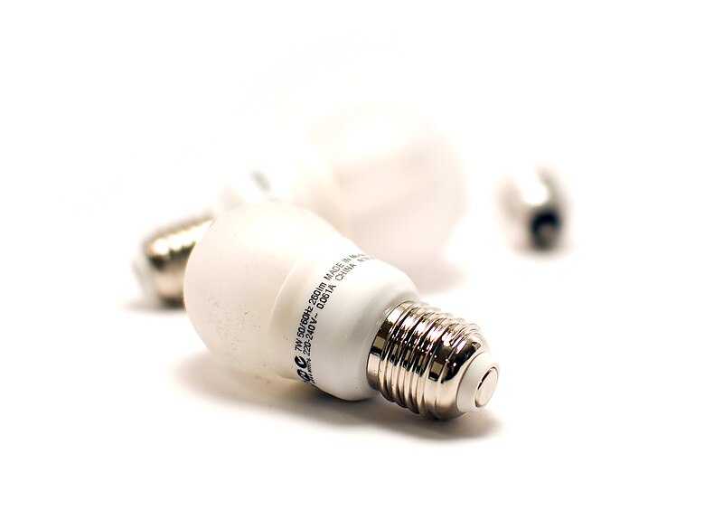 File:Lelightbulbs.jpg