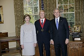 Leslie Keno and President Bush.jpg