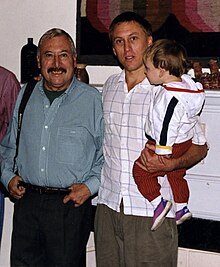 Fiával, Césarral és unokájával, Emával, 1998. César Valverde utolsó fotója