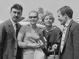 Luciano Emmer, Marina Vlady, Magali Noël en Bernard Fresson (1960).jpg