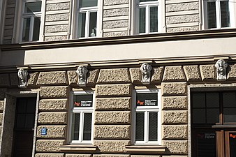 Doors and windows with decorated keystones, Munich