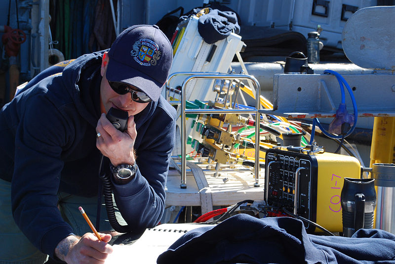 File:MDSU-1 training dive 110212-N-HP195-005.jpg