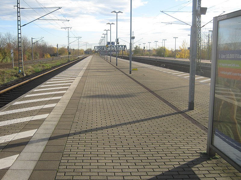 File:MKBler - 289 - Bahnhof Leipzig Messe.jpg