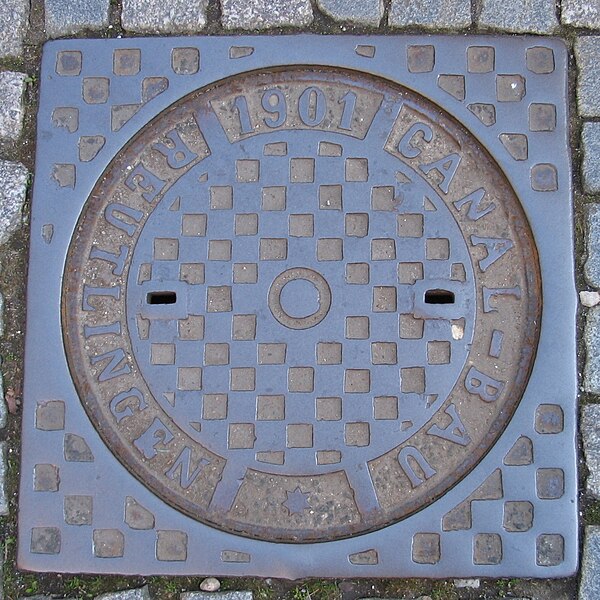 File:Manhole-cover-reutlingen-1901.jpg