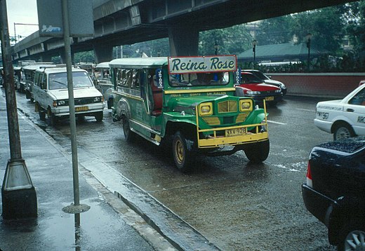 Een Jeepney in de straten van Manilla