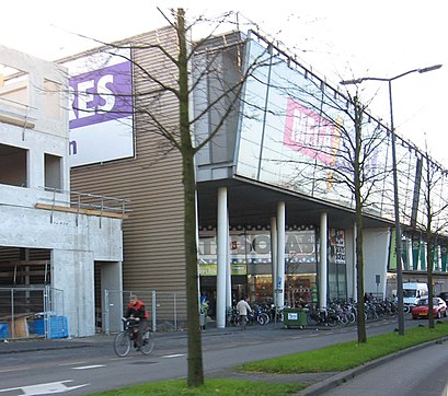 Hoe gaan naar Megastores met het openbaar vervoer - Over de plek