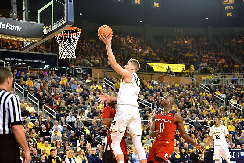 File:Michigan vs Rutgers basketball 2018.jpg