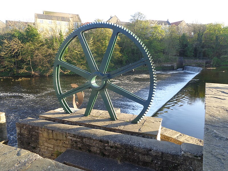 File:Mill wheel, Wetherby waterfront (18th April 2014) 001.JPG