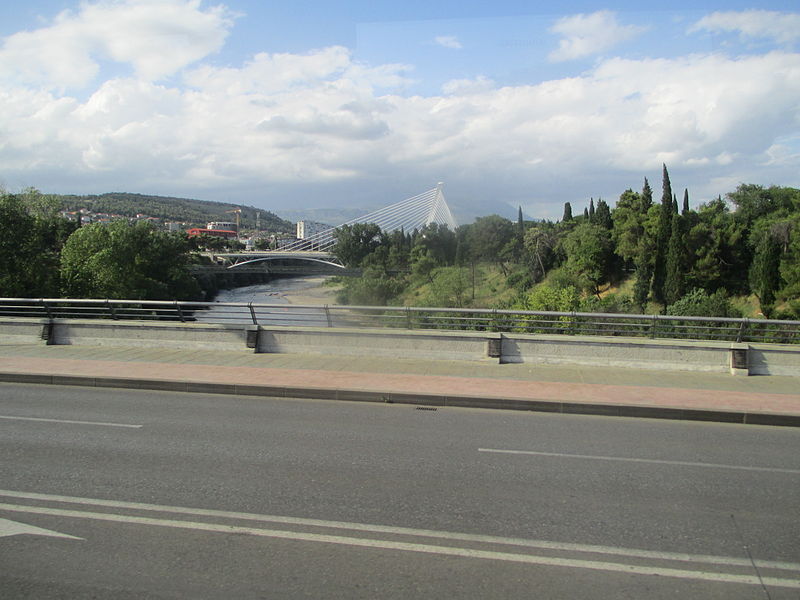 File:Millennium Bridge in Podgorica.JPG