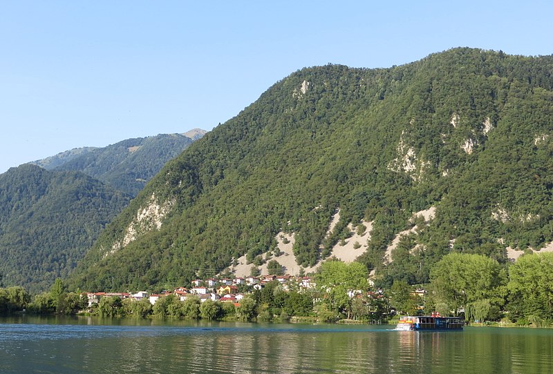 File:Modrej Slovenia 2.jpg