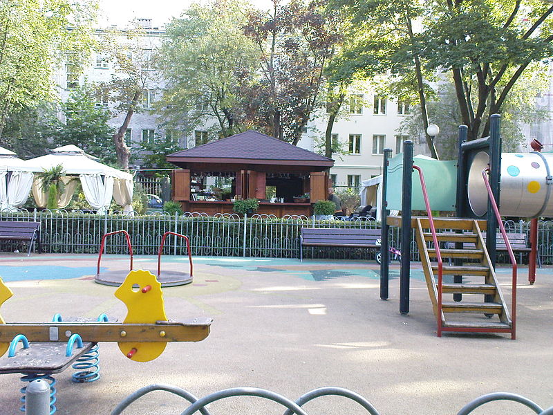 File:Mokotów - Park Dreszera - plac zabaw dla dzieci - 2.jpg