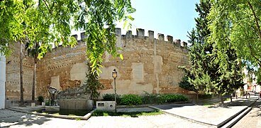 Monumento Cabeza de Vaca muralla Jerez.jpg