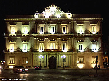 Taranto - Municipio di sera (gentile concessione)