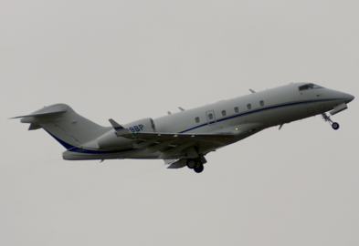 Bombardier Challenger 300, N229BP