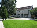 English: The Town Hall. Slovenčina: Mestský úrad. Magyar: A városháza.