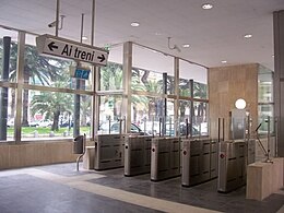 Napoli - stazione metropolitana Augusto - vestibolo.jpg