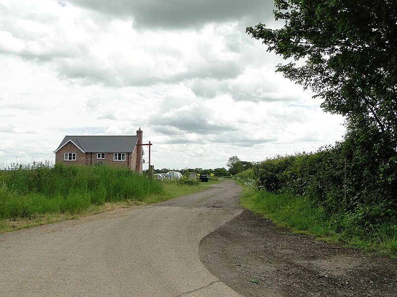 File:New house off Donkey Lane - geograph.org.uk - 4504659.jpg