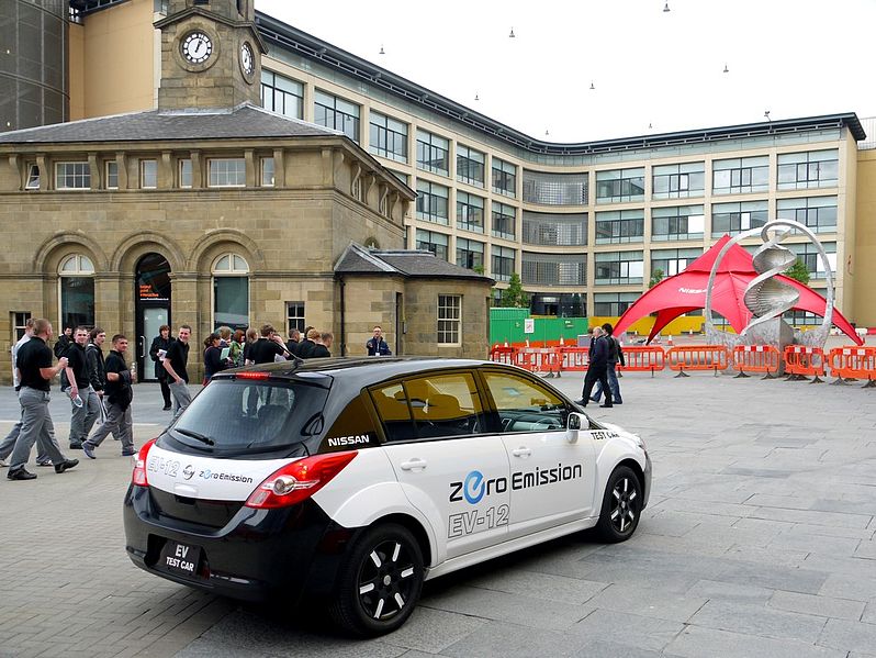 File:Nissan EV-12, Times Square, Newcastle upon Tyne, 29 April 2010.jpg