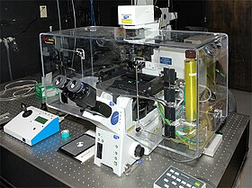 A live-cell microscope. Live-cell microscopes are generally inverted. To keep cells alive during observation, the microscopes are commonly enclosed in a micro cell incubator (the transparent box). Olympus FluoView FV1000 Confocal Microscope - NCMIR.jpg