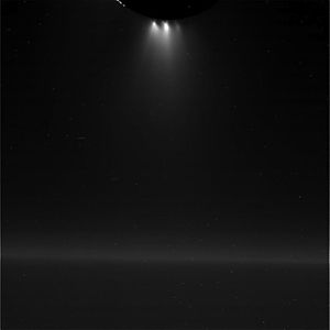 PIA17202-SaturnMoon-Enceladus-FlybyPlumes-20151028.jpg