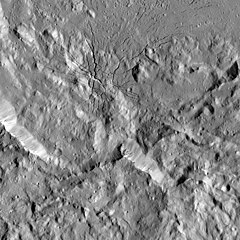 Fractures inside crater(August 2016)
