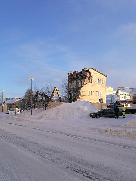 File:Parcel office Oulu railway station 20190205 03.jpg