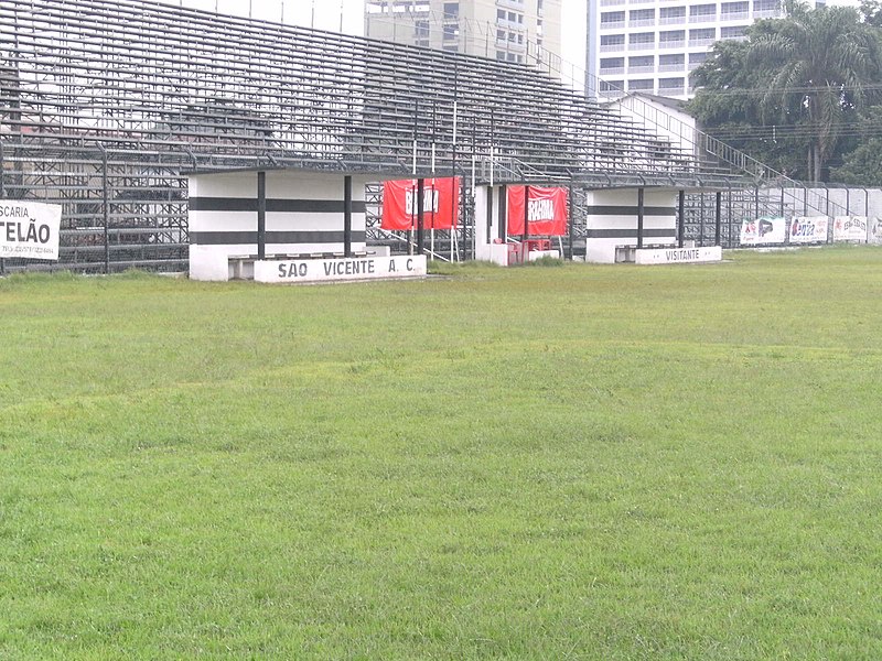 File:Patinhas esteve aqui - Estadio do São Vicente 9 - panoramio.jpg