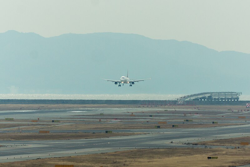 File:Philippine Airlines ,PR410 ,Airbus A321-231 ,RP-C9916 ,Arrived from Cebu ,Kansai Airport (16216443557).jpg