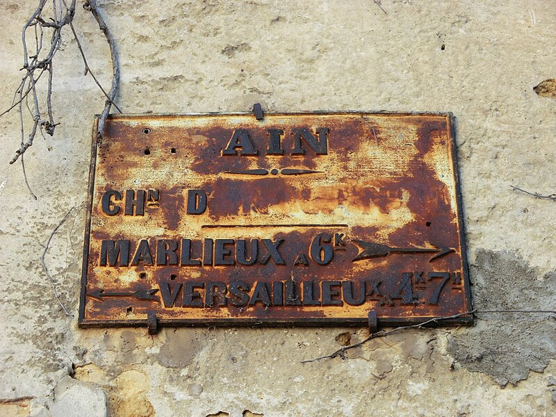 File:Plaques de cocher in Le Plantay.jpg