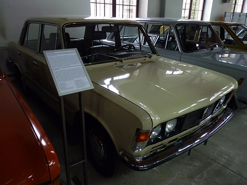 File:Polski Fiat 125p MR'80 at the Muzeum Inżynierii Miejskiej in Kraków (2).jpg