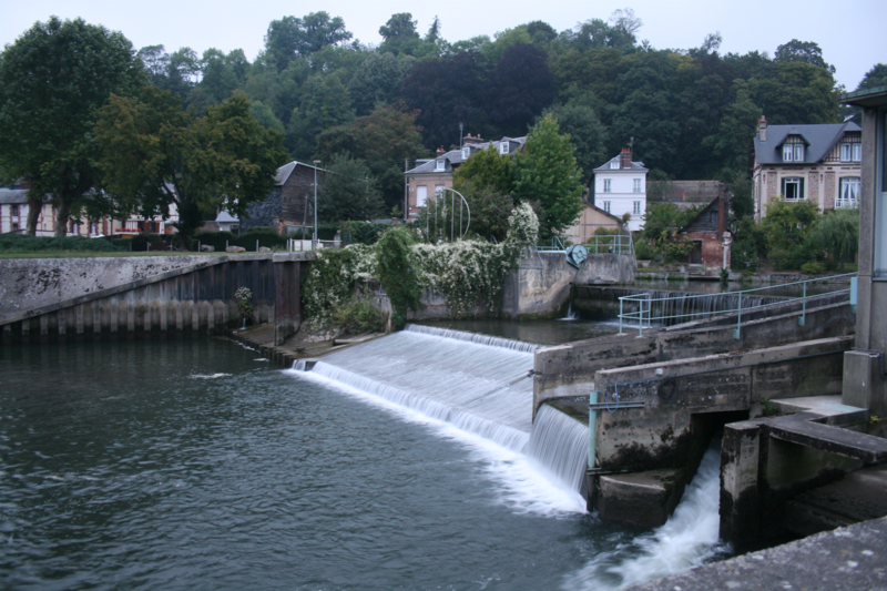 File:Pont Audemer dam rivier Risle.png