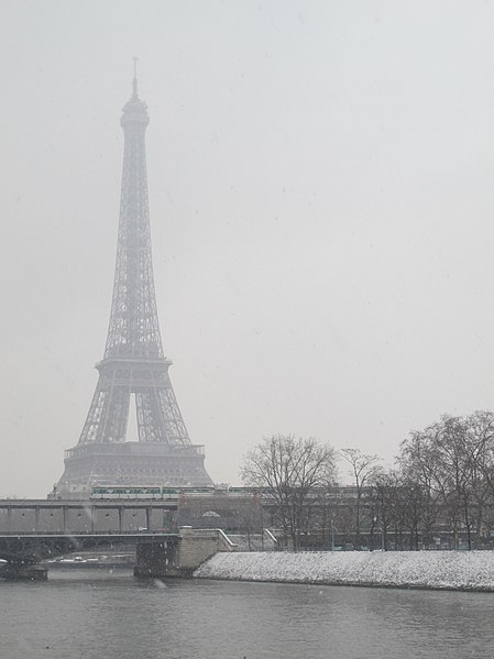 File:Pont Bir-Hakeim - tour Eiffel - neige.jpg