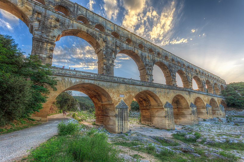 File:Pont du Gard 2013.jpg