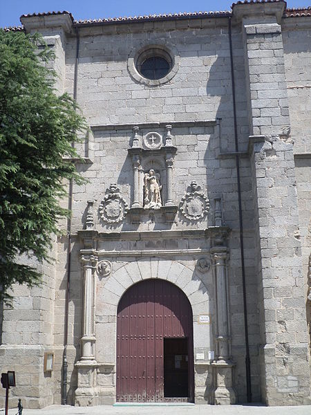 File:Portada Meridional de la Iglesia de San Miguel de Peñaranda de Bracamonte.JPG