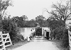 Purnong ferry(GN14120).jpg