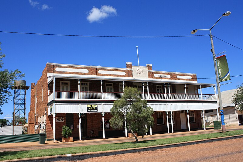 File:Quilpie Hotel.JPG