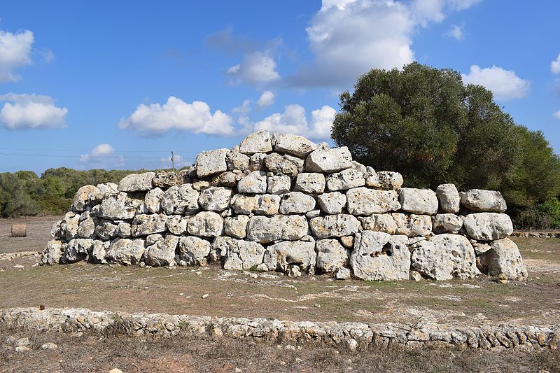 File:Rafal Rubí northern Naveta side view.JPG