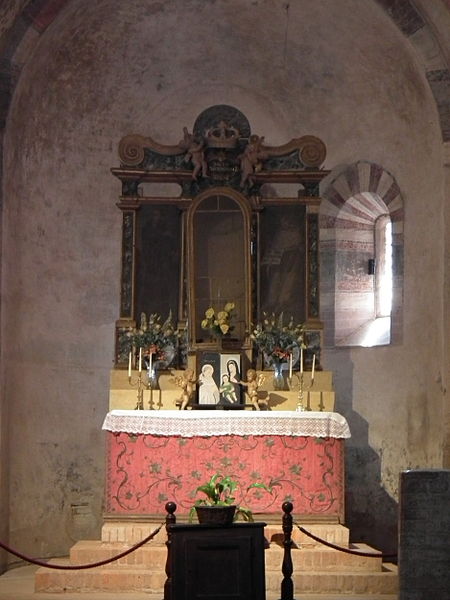 File:Revello, Abbazia di Santa Maria di Staffarda - Interior 010.JPG