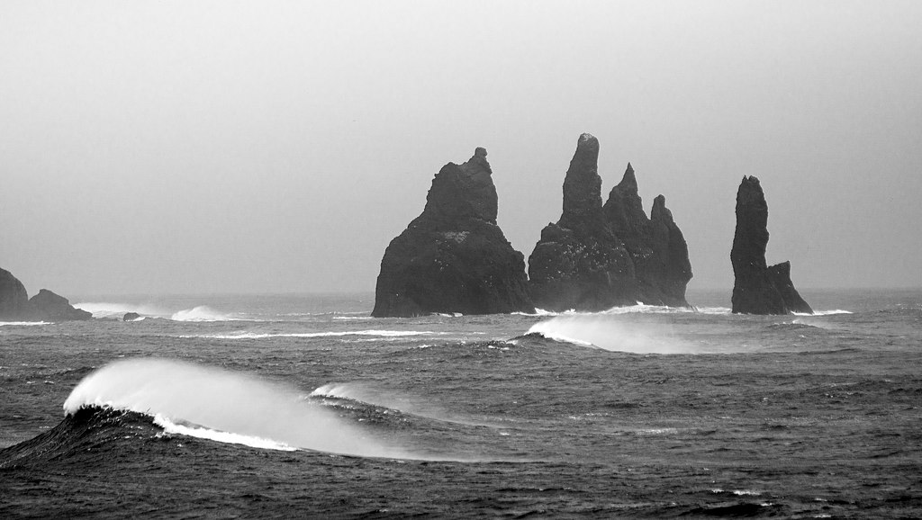 Вик - самая южная деревня в Исландии 1024px-Reynisfjara_Storm_-_Flickr_-_FlickrdeChato